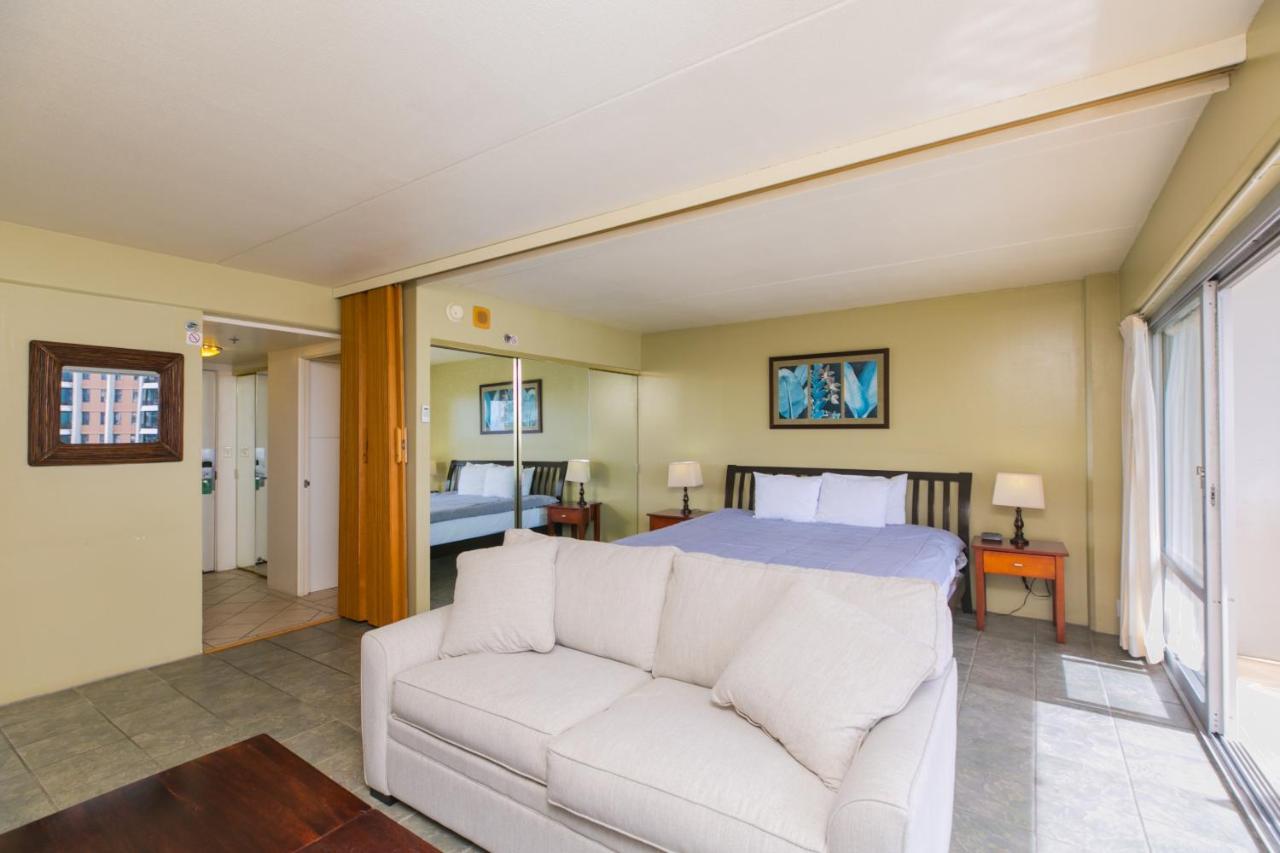 Ilikai Tower One Bedroom Lagoon View Waikiki Condos With Lanai & Free Wifi Honolulu Room photo