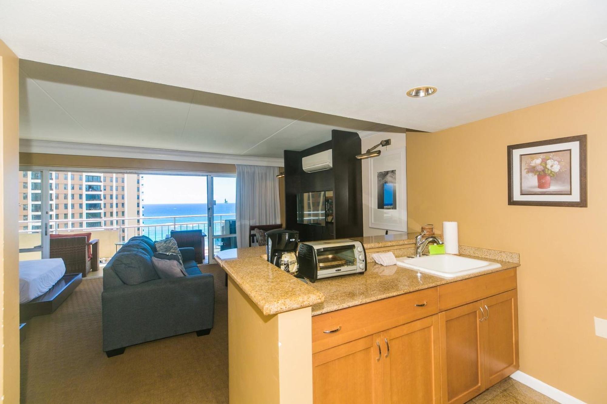 Ilikai Tower One Bedroom Lagoon View Waikiki Condos With Lanai & Free Wifi Honolulu Room photo